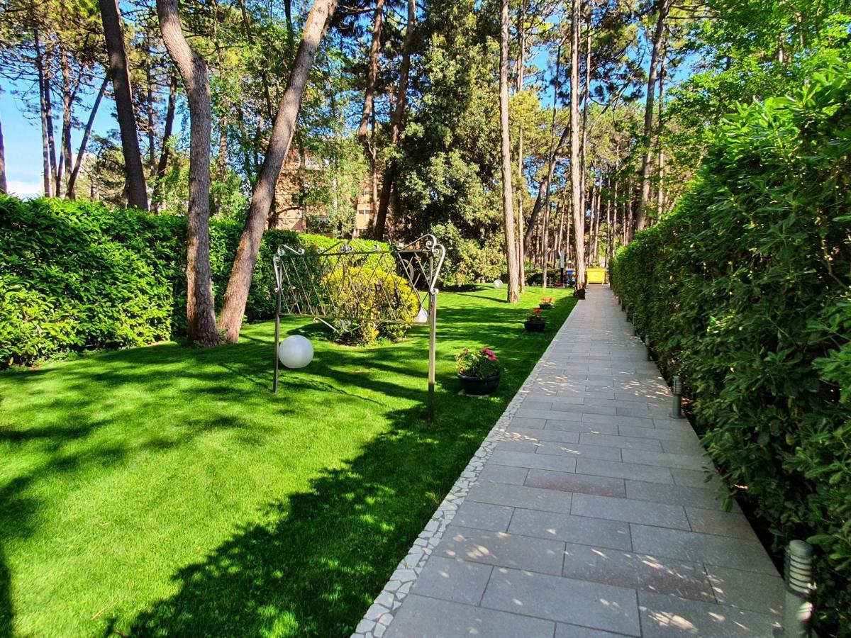 Hotel Eurovil Garni Lignano Sabbiadoro Luaran gambar